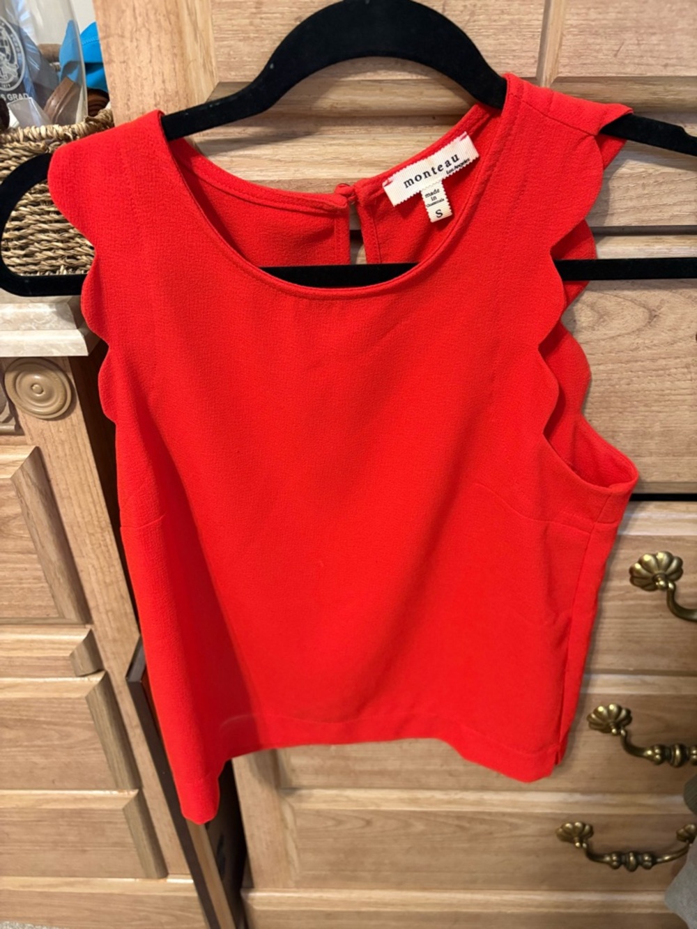 Monteau Bright Red Sleeveless Scallop Edge Camisole